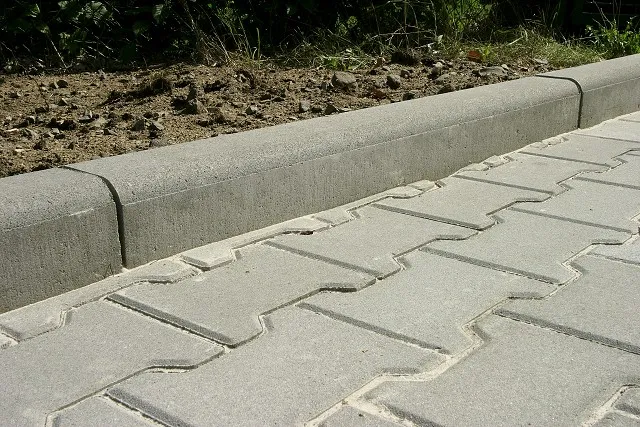 obrubník  BEST chodníkový 1000x200x100mm, SINIA  II, 24ks/pal,  přírodní