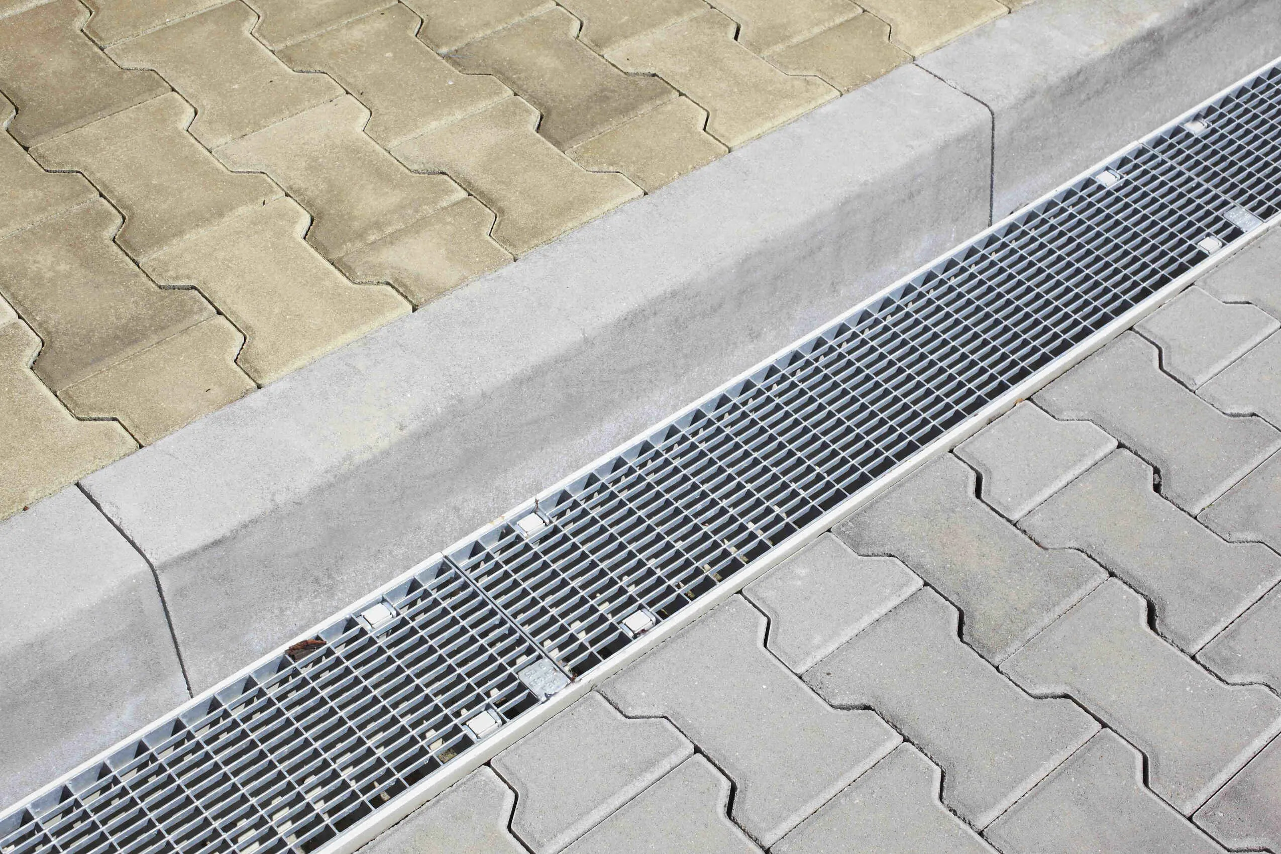 BEST-MONO II  obrubník silniční 1000x250x150mm, přírodní